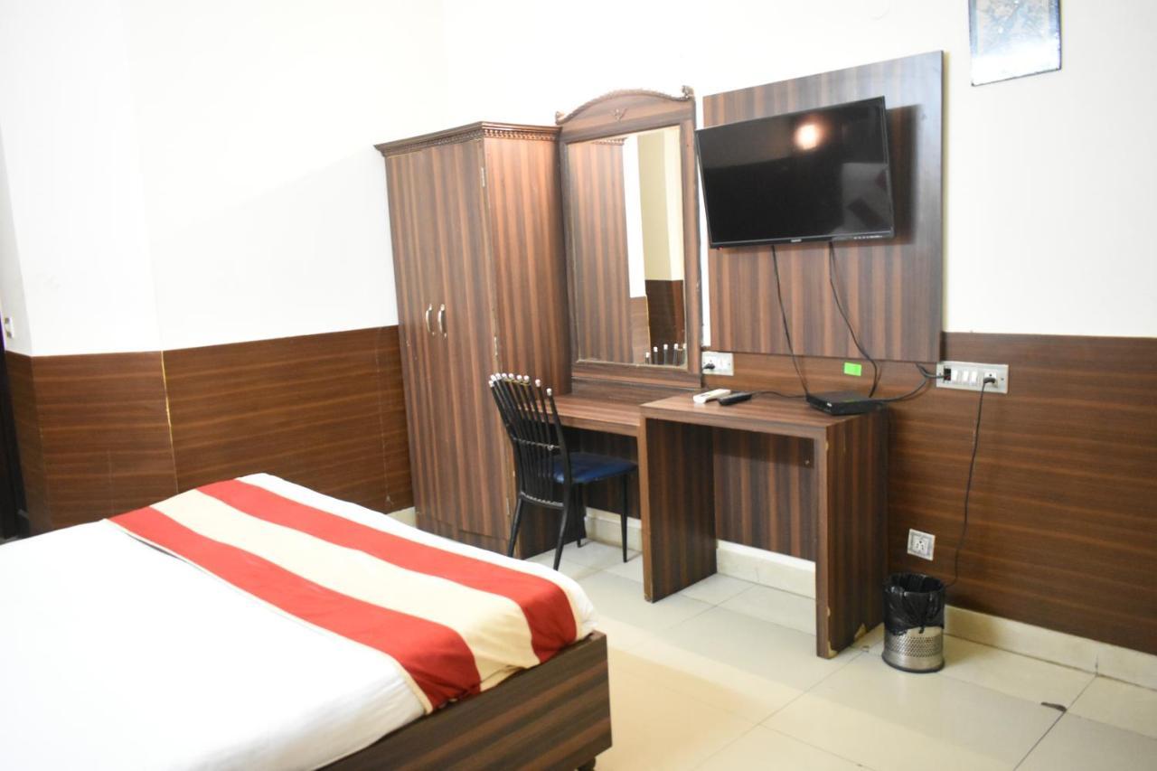 Hotel Kashish Plaza - 5 Mins From Metro Station Delhi  Esterno foto